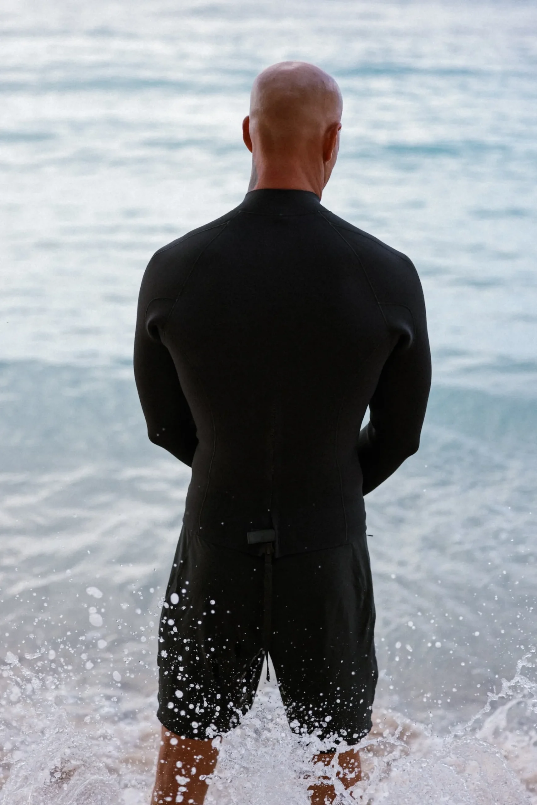 Buzzy Top 2mm Back Zip – Black